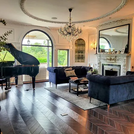 Hawkwood Court - With Hot Tub, Cinema, Gym, Games & Outdoor Kitchen