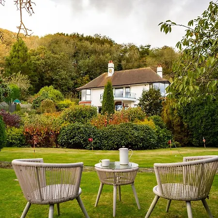Hawkwood Court - With Hot Tub, Cinema, Gym, Games & Outdoor Kitchen Holiday home