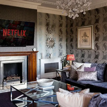 Hawkwood Court - With Hot Tub, Cinema, Gym, Games & Outdoor Kitchen