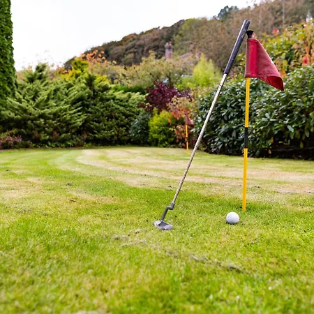 Holiday home Hawkwood Court - With Hot Tub, Cinema, Gym, Games & Outdoor Kitchen
