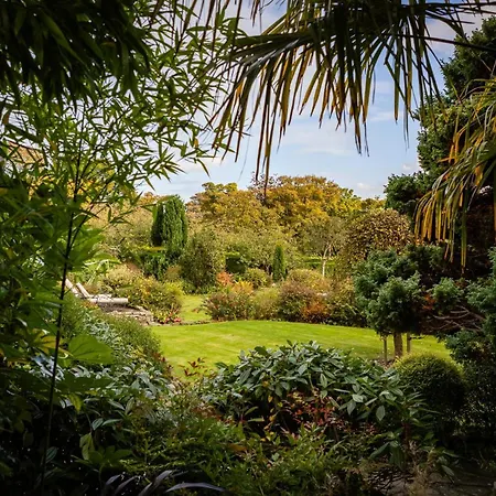 Hawkwood Court - With Hot Tub, Cinema, Gym, Games & Outdoor Kitchen Holiday home *
