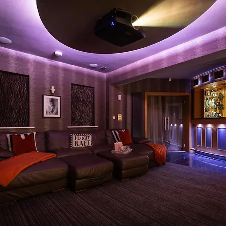 Hawkwood Court - With Hot Tub, Cinema, Gym, Games & Outdoor Kitchen *