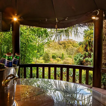 Holiday home Hawkwood Court - With Hot Tub, Cinema, Gym, Games & Outdoor Kitchen *