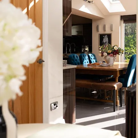 Hawkwood Court - With Hot Tub, Cinema, Gym, Games & Outdoor Kitchen Scarborough