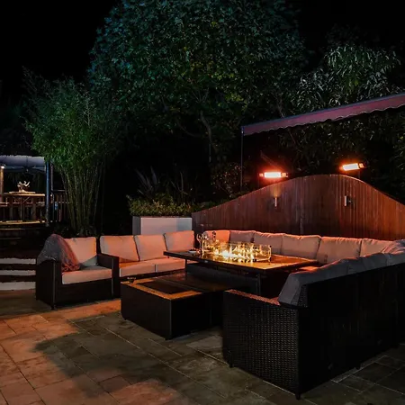 Hawkwood Court - With Hot Tub, Cinema, Gym, Games & Outdoor Kitchen * Scarborough