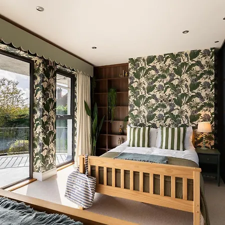 Hawkwood Court - With Hot Tub, Cinema, Gym, Games & Outdoor Kitchen Dom wakacyjny