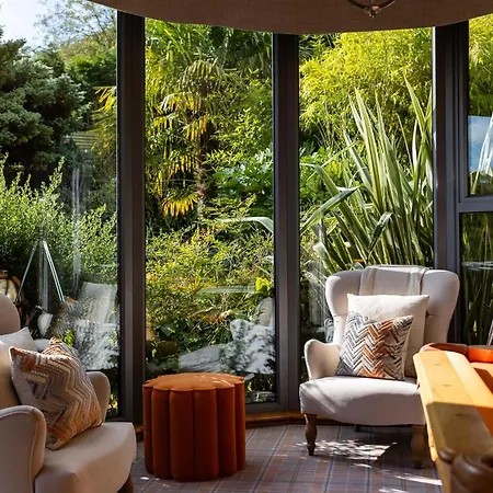 Hawkwood Court - With Hot Tub, Cinema, Gym, Games & Outdoor Kitchen *