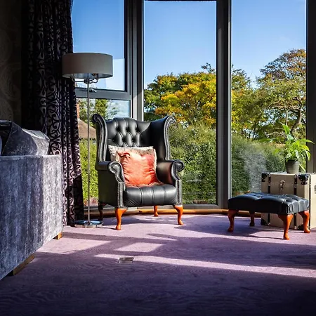 Hawkwood Court - With Hot Tub, Cinema, Gym, Games & Outdoor Kitchen