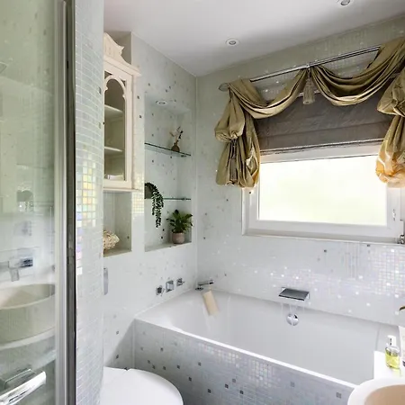 Dom wakacyjny Hawkwood Court - With Hot Tub, Cinema, Gym, Games & Outdoor Kitchen Scarborough